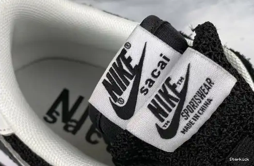 CV1363-001 Black sacai White Vaporwaffle Nike 0623